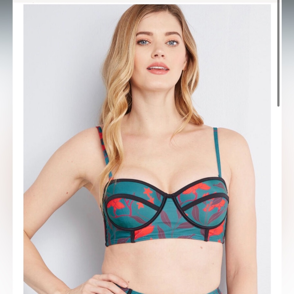 ModCloth bikini top- never worn.
